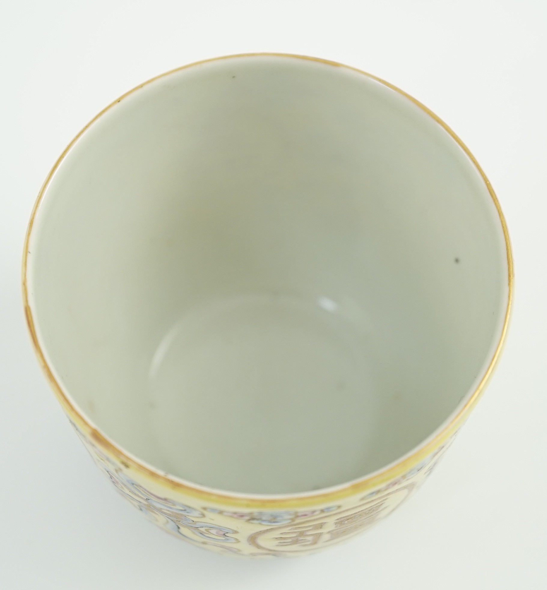 A Chinese enamelled porcelain cup, 7cms high